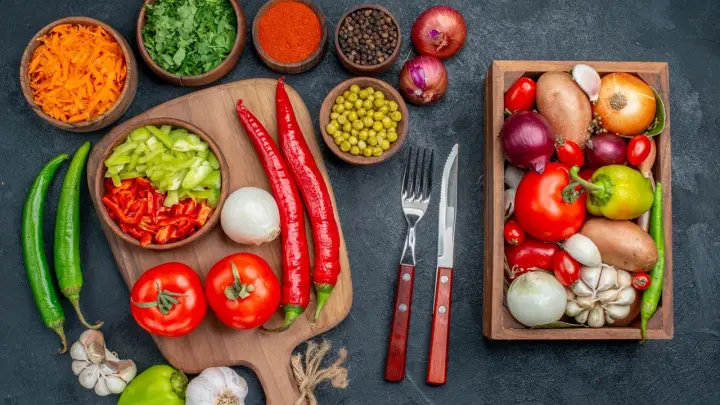 Врач Гадзиян назвал 13 продуктов для укрепления сосудов и 7 — для борьбы со стрессом