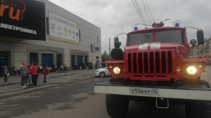 В Челябинской области из торгового центра эвакуировали 150 человек. Что случилось