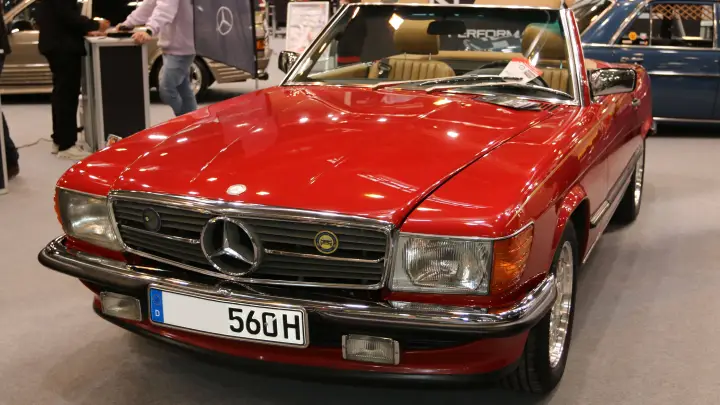 В Новосибирске выставили на продажу Mercedes SL 1956 года выпуска