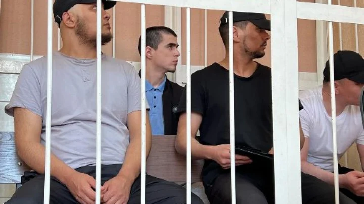 Четверых мигрантов осудили за избиение надзирателя колонии, в которой они сидели