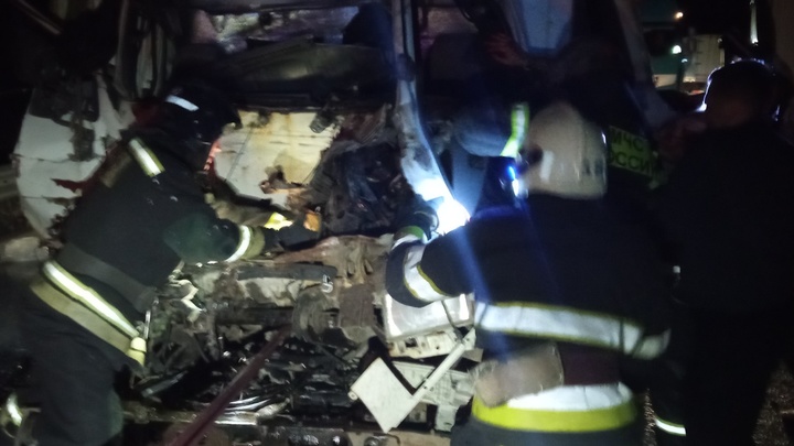 В Вязниковском районе на трассе М-7 спасатели вытащили из машины пострадавшего в ДТП