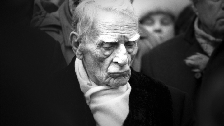 Курение, избыток солнца и жёсткие диеты. Названы неочевидные причины седины