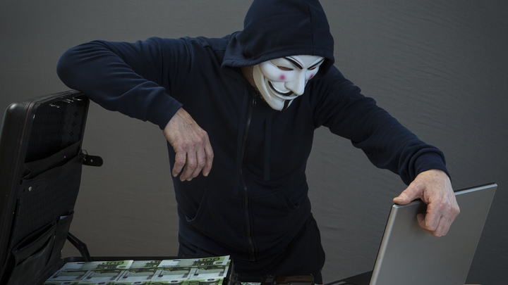 Деньги, документы... в группе риска всё: В Роскачестве дали советы, как расколоть кибермошенников