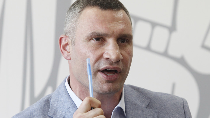 Кличко решил бороться со снегом по принципу клин клином вышибают