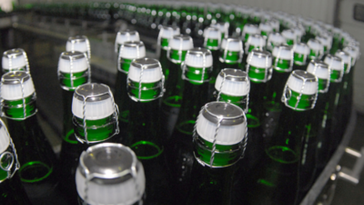 В Челябинске мигранты подделывали алкоголь на бывшей мебельной фабрике