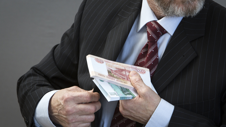 В Новосибирске бизнесмена будут судить за взятку в 2,5 млн рублей