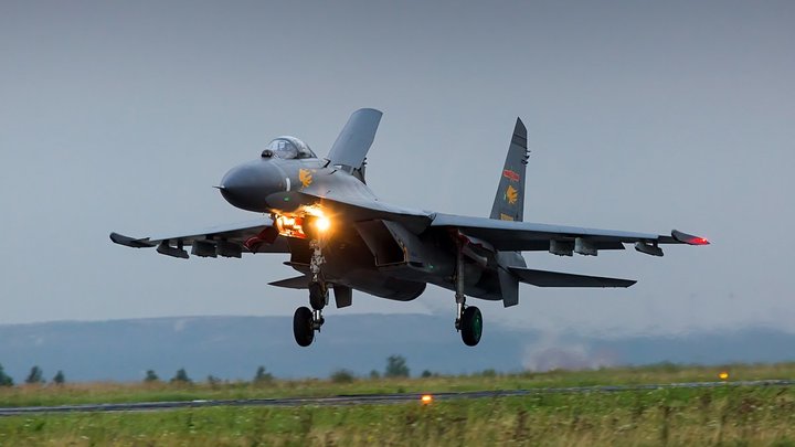 Mash: На севере Крыма объявлен план Перехват возле военного аэродрома