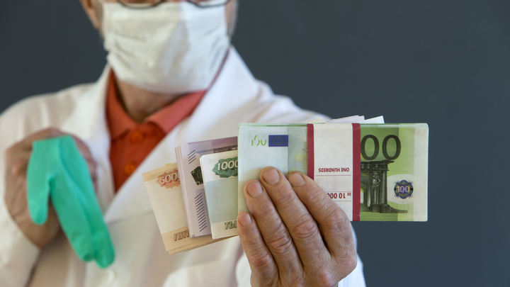 Коронавирус доходный: Мошенники наварили миллионы на продаже несуществующих масок - источник