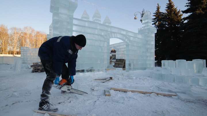 Власти Нижнего Тагила потратят 11 млн рублей на ледовый городок и каток с подсветкой подо льдом