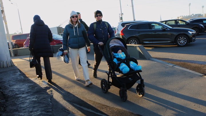 На Госуслугах досрочно открылась возможность оформить заявку на детские выплаты