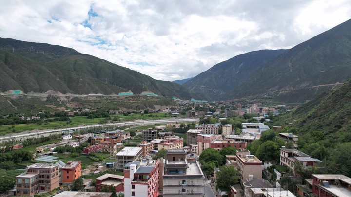 Ждут повторных толчков: Число жертв землетрясения в Тибете достигло 53