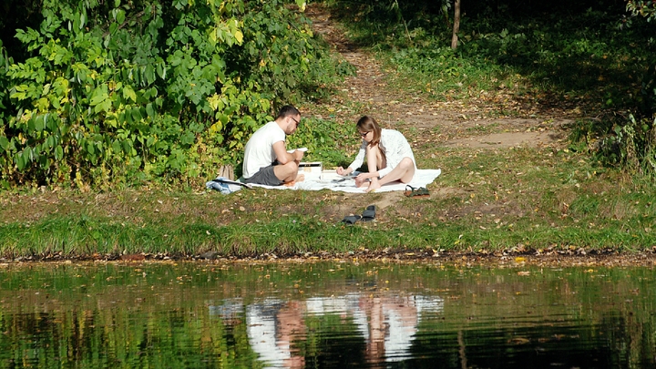 Позагорала на солнце и попала в реанимацию: Девушка получила 80% ожогов тела в Петербурге