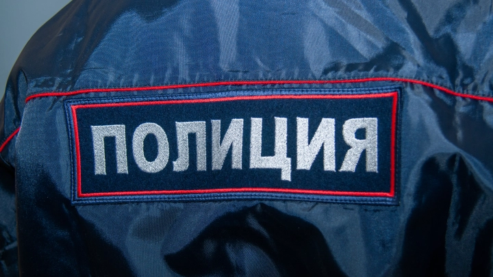 Труп на лестнице: в Екатеринбурге жильцы дома несколько дней жили рядом с умершим человеком