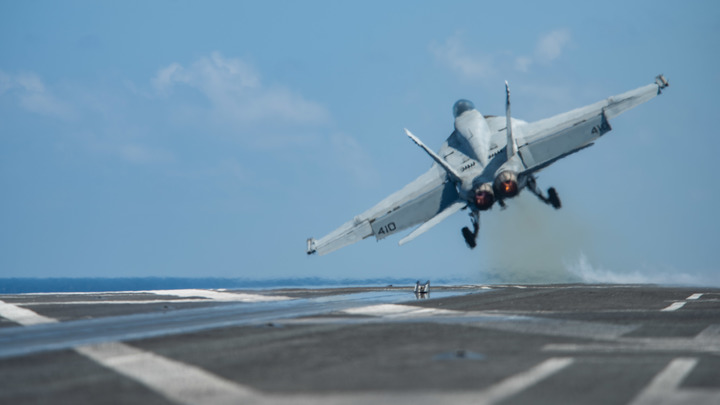 Иранские бойцы в деталях засняли, что происходит на палубе авианосца США