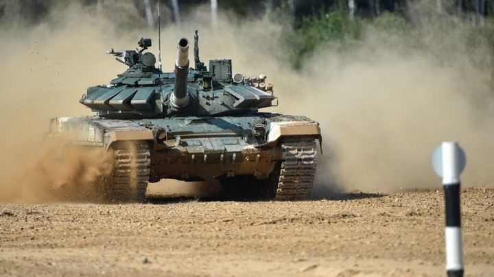 Русского танкиста наградили за подвиг в СВО. Военный вытаскивал снаряды из огня