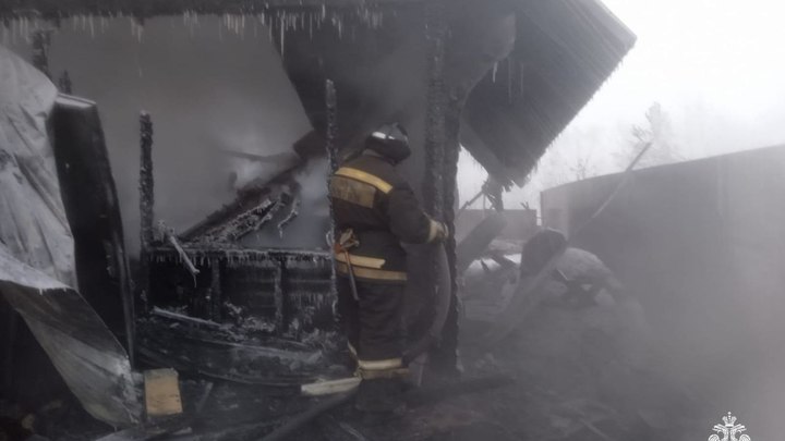 В Башкирии в пожаре в частном доме пострадали два человека