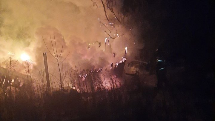 В Башкирии в полыхающем деревянном вагончике погиб мужчина