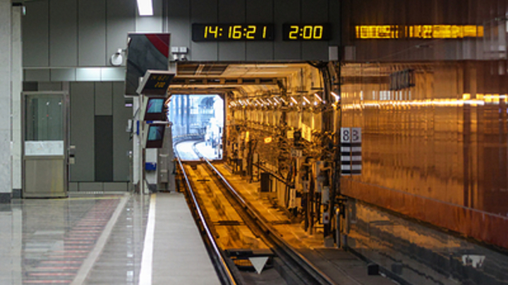 В Новосибирске врач-невролог помогла потерявшей сознание пассажирке метро