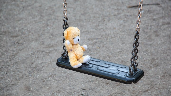 Показывал маленьким девочкам не только утят: в Архангельске осудили 70-летнего педофила