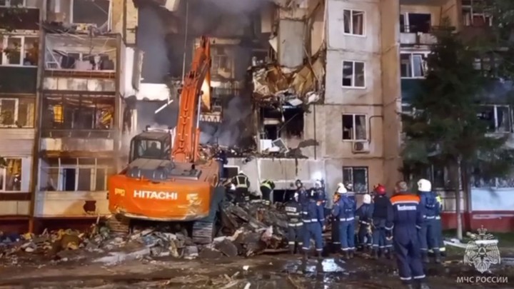МЧС: тела матери и дочки нашли спасатели под завалами в Балашихе после взрыва