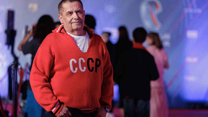 Расторгуев назвал глупостью решение женщины рожать под песню группы «Любэ»