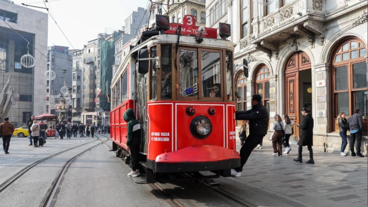 Взрыв в Стамбуле, под угрозой метро: Пожар и отключение света – Очевидцы