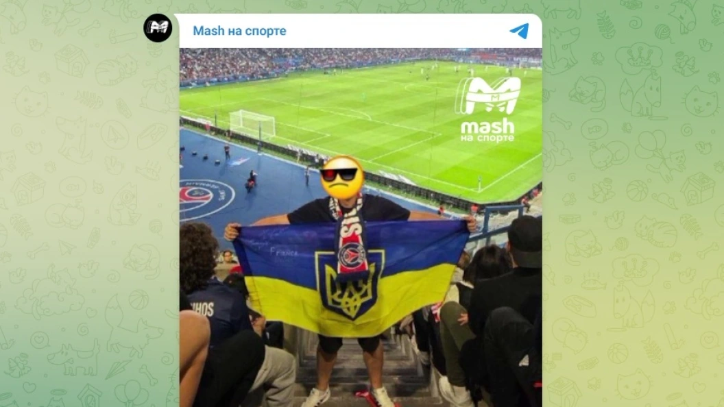 флаг украины на фоне футбольного стадиона пустой трибуны