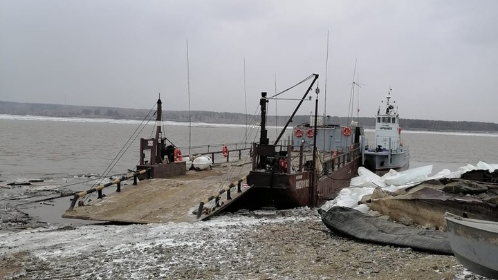 В Новосибирской области начал ходить паром до Караканского бора