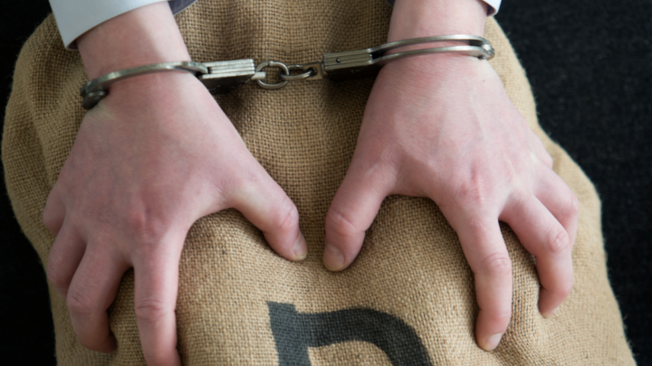 Одолжил 2 млрд рублей и сбежал в Израиль: Судимого олигарха Пейсахова потеряли