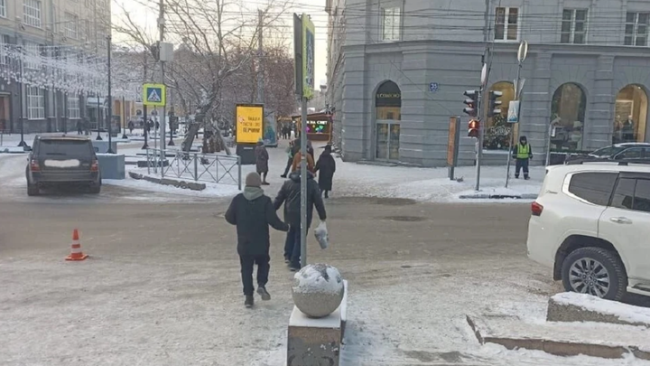 Иномарка сбила 4-летнюю девочку на пешеходном переходе в центре Новосибирска