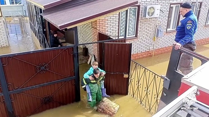 Потоп в Орске: Кургану и Тюмени - приготовиться. Путин дал особые указания МВД