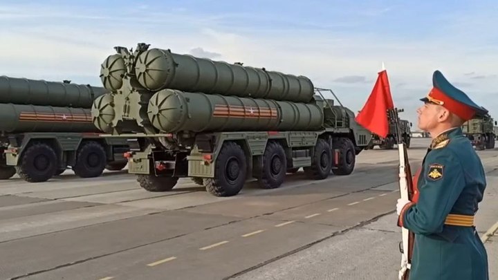 Военные ЮВО сняли на видео масштабную тренировку Парада Победы в Ростове-на-Дону
