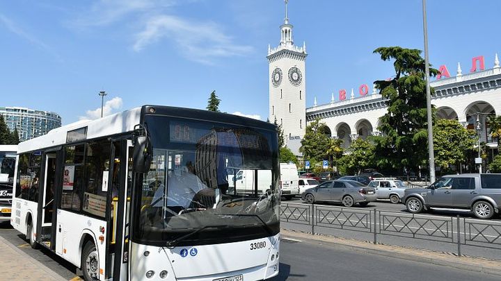 Автомобильный трафик через пост Магри за неделю перед учебным годом снизился на 64%