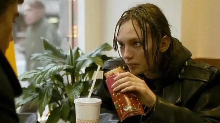 Помните тусовщицу Кэт из фильма Брат? Вот что с ней стало: Любовь только Украине