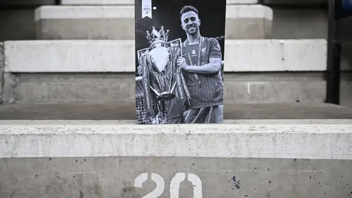 Минута молчания на Энфилде: Ливерпуль почтил память Диогу Жоты