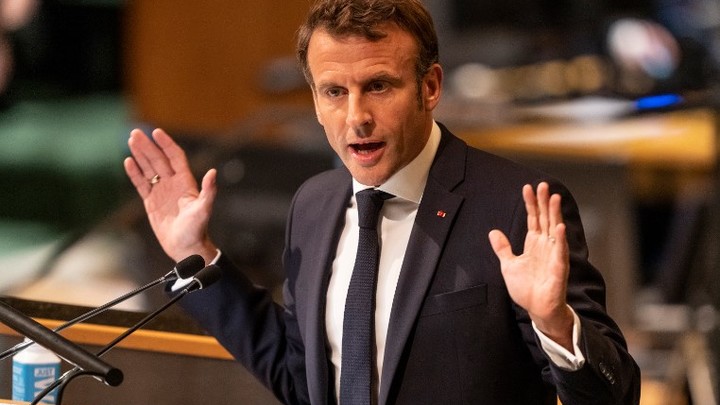 А ботинком по трибуне стучал?: В США посмеялись над словами Макрона о России