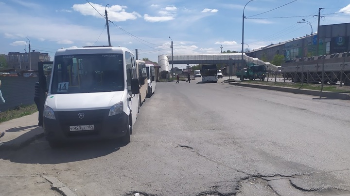 Жители Новосибирска пожаловались на наценку при оплате картой в маршрутке