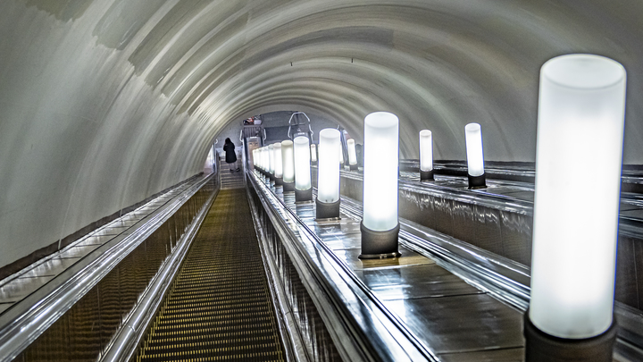 По требованию полиции: Почему поезда проезжают станцию московского метро Полянка