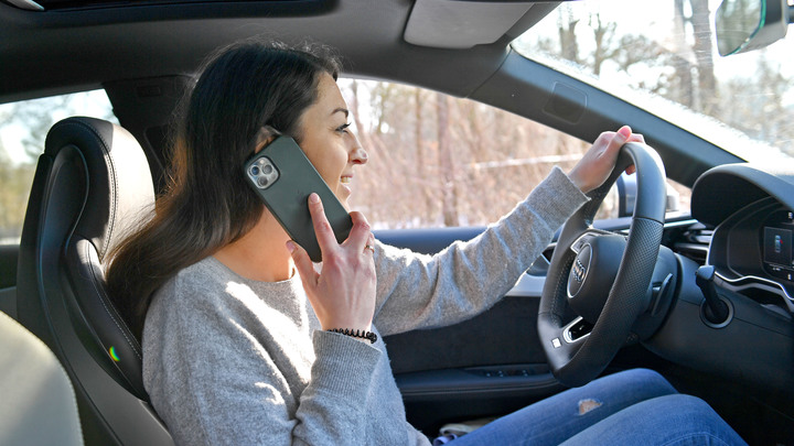 Уже две смерти по вине телефончика: Адвокат указал на недопустимое для водителя