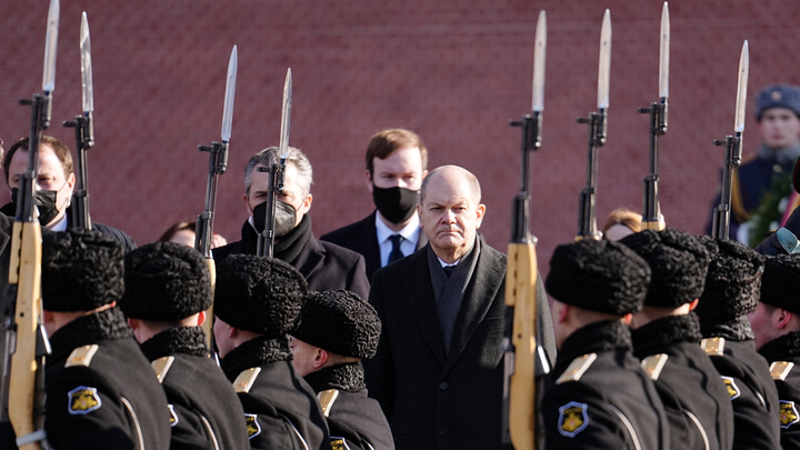 Канцлер ФРГ не хочет, чтобы его тестировали русские врачи перед Путиным - Welt