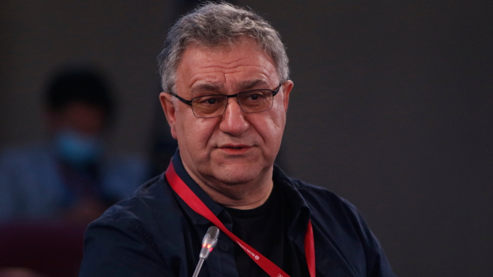 РБК: Продюсер любимых сериалов нашего детства Акопов ушёл из ”Амедиатеки”