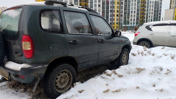 В Сети появились кадры обгоревшего в результате взрыва автомобиля в Мелитополе - есть подробности