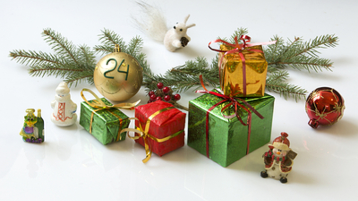 Таможня ФРГ пообещала конфисковать рождественские подарки из России