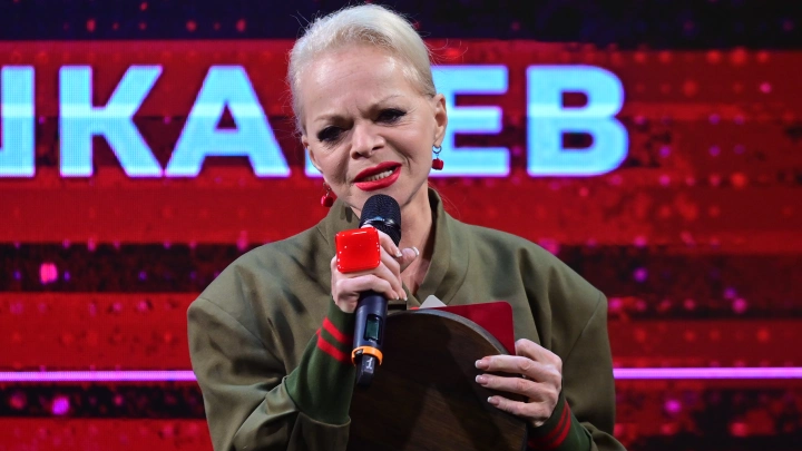Ларисе Долиной вернули квартиру, а мать-одиночку – выселяют