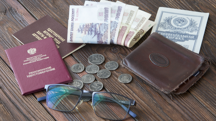 Что выгоднее делать с накопительной пенсией: получить сразу или перевести в программу долгосрочных сбережений