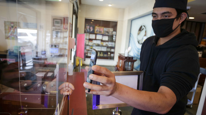 Рестораны в Екатеринбурге готовятся к закрытию и увольнению персонала из-за введения QR-кодов