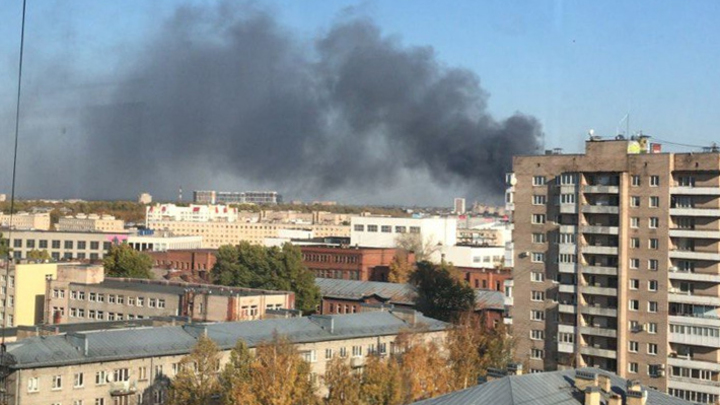 На Партизанской улице сгорел автосервис. 88 сотрудников МЧС локализовали пожар