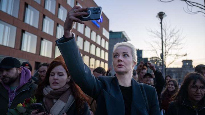 Навальная добралась до Форин-офиса: Перформанс вдовы оценили саркастичной улыбкой