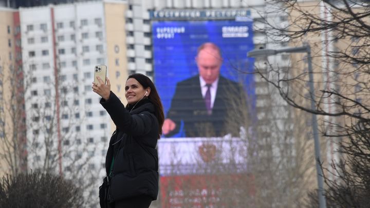 Путин снова в выигрыше. Bloomberg констатирует возвращение в Россию до половины релокантов