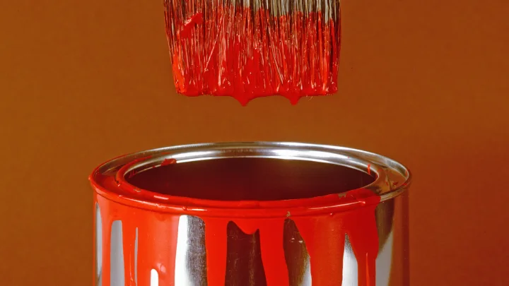 Stern: антивоенные активисты облили краской отель, где остановился министр обороны ФРГ